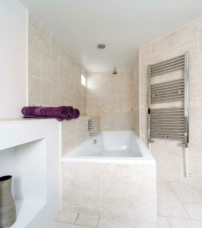 The Art Apartment Bath